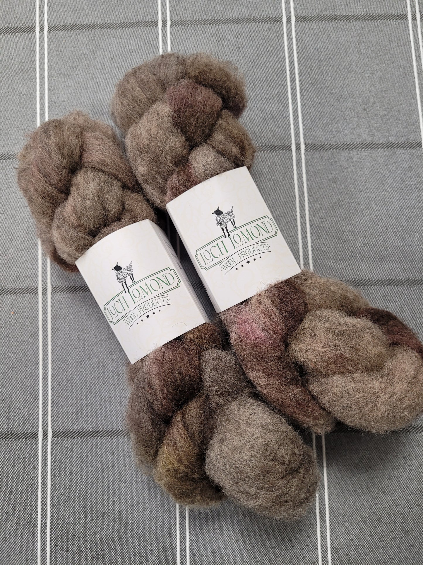 Loch Lomond Dyed Roving - Med Flock Blend