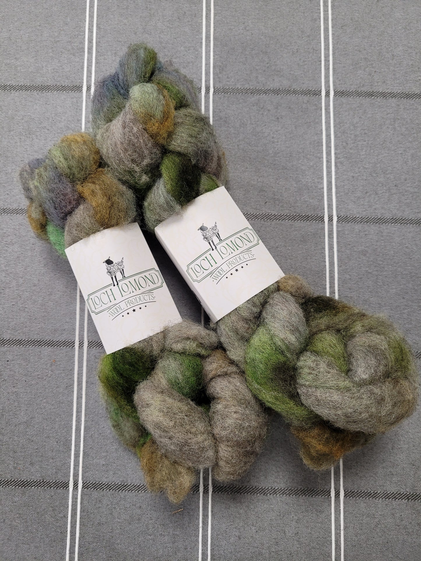 Loch Lomond Dyed Roving - Med Flock Blend