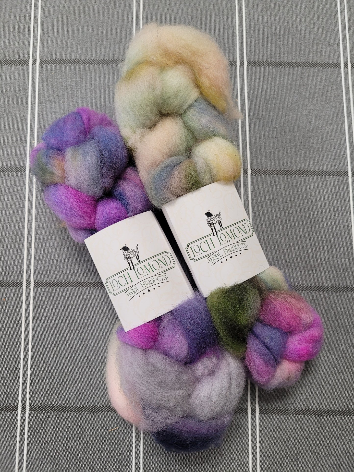 Loch Lomond Dyed Roving - Med Flock Blend